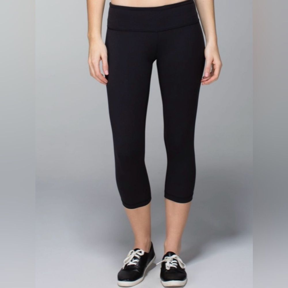 Lululemon Wunder Under Crop High Rise Full On Luxtreme in Black SZ 10